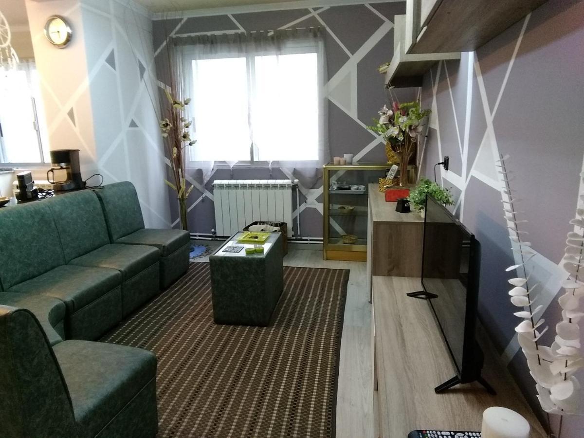 Apartamento Jubells Apartment Milladoiro Luaran gambar